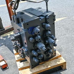 KPM KMX32N-B4508D Control Valve For XCMG 370 Longgong 485 Excavator Main Control