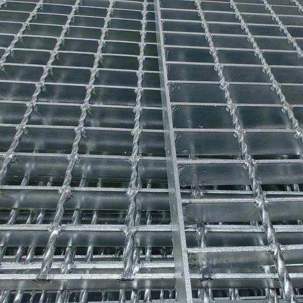 Buy Galvanized Square Anti Slip Safety Grating Low Maintenance at wholesale prices