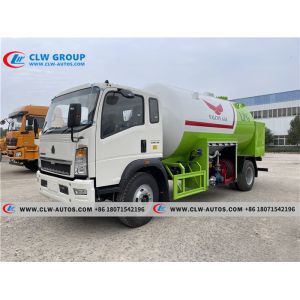 China HOWO 8tons Propane Bobtail Truck LPG Tank Truck on sale