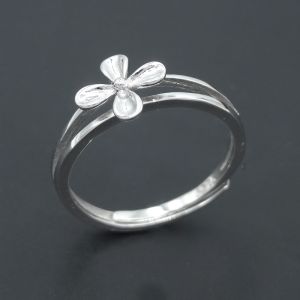 China Flower Shape Silver Cubic Zirconia Rings Minimalist Style Pure 925 Silver For Little Girl on sale