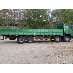 Manual Transmission Howo Cargo Truck 8x4 Euro 2 Emission 371hp Engine ZZ1317N386