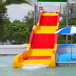 Length 28m Family Fun Water Slide Wide Water Slide Customizable