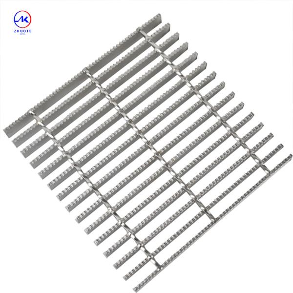 6mm Cross Bar Size Industrial Steel Grating Good Ventilation Twist Steel Raw Materials