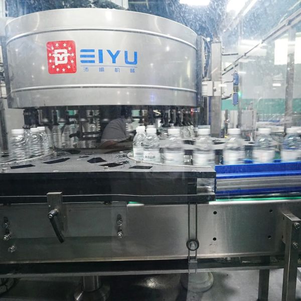 Automatic Hot Melt Glue Labeler with 6000BPH-72000BPH Speed and Stainless Steel