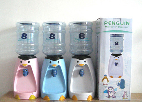 2.5 Liters Miniature Penguin Water Dispenser Mini Water Drink Dispenser 8