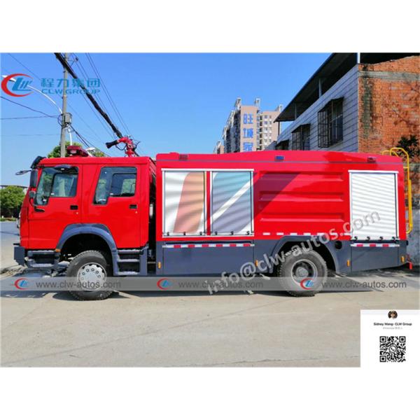 SINOTRUK HOWO 4x4 Offroad Fire Engine Truck With 4000 - 6000L Water Foam Tank