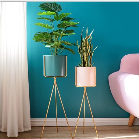 Buy Nordic Round 30cm Diameter Metal Flower Stand at wholesale prices