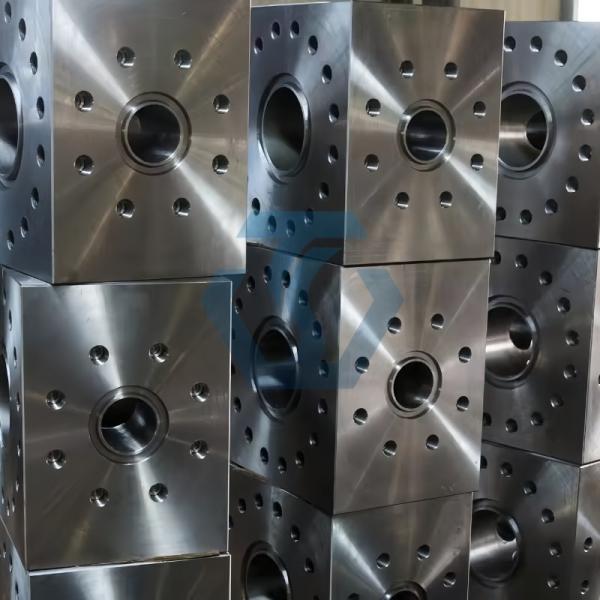 API Spec 6A Wellhead Equipment Studded Tees And Cross Studded Blocks For Oil Drilling