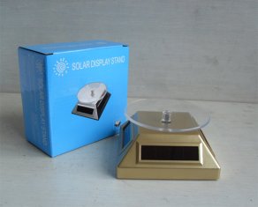 Solar turntable display in Gold