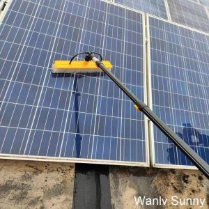 China Easy-to- Solar Power System Cleaning Brush with 55cm Widened Nylon Head and Manual Spray on sale