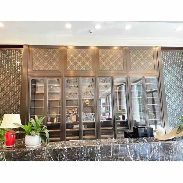 Buy Guangdong Display Glass And 304 Stainless Steel Wine Cabinet at wholesale prices