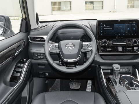 Front Suspension Macpherson Equipped 2022 GAC Toyota Veranda SUV for Design Arrival