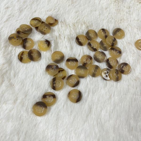 Yellow black Hotsale fashion designer coat 4 holes natural resin horn button for shirt garment