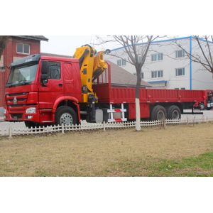 Red Sinotruk Howo Crane Truck / XCMG Crane 6.3T 8T 10T 12T Heavy Cargo Truck