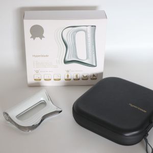 Automatic fascial knife in hand