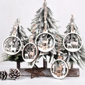 China Wooden decorative pendants for Christmas family atmosphere on sale