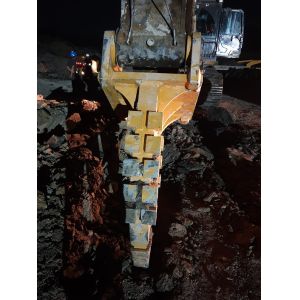 Persewaan Alat Berat Heavy Duty Excavator Rock Boom