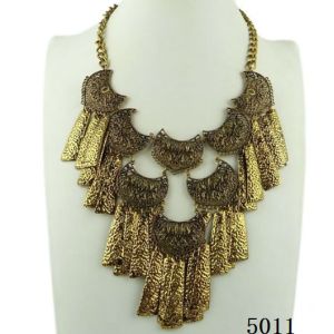 Quality 2012 Newest big gold chain fashion necklace with special design for sale