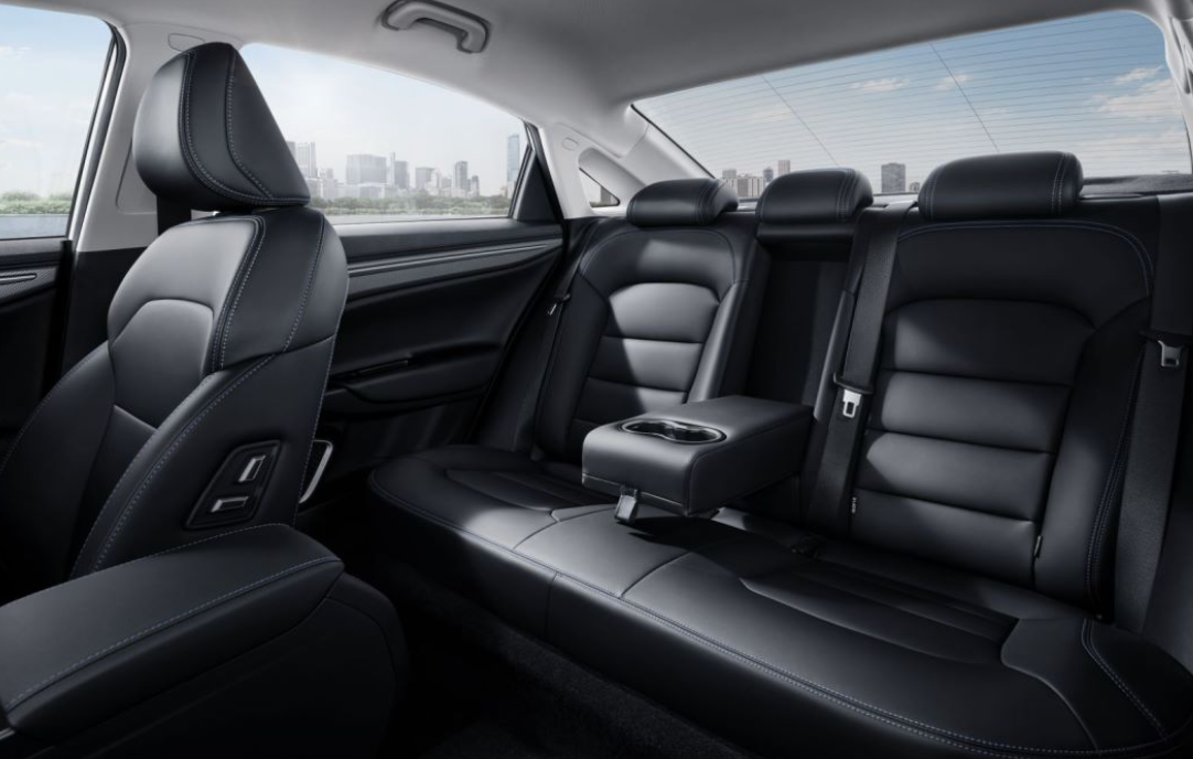 Geely Dihao EV 5 Seats 10.4KWh Power Consumption 80% Quick Charge Rate 's Electric Car