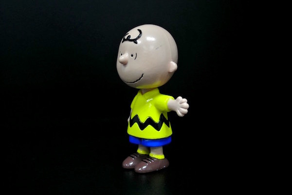 Various Size Charlie Brown Toy Figures , Small Toy Figures Yellow / Blue Color