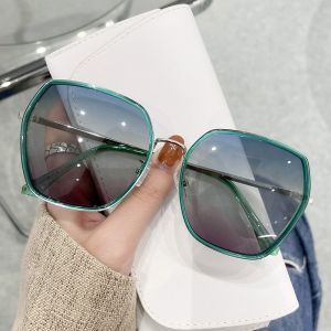 Large Metal Frame Sunglasses Unisex Polycarbonate Lens 23g OEM