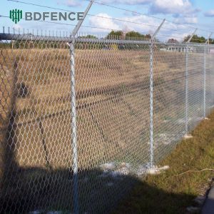 Treehouse Chain Link Fence Ladder