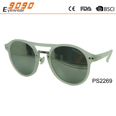Buy Newest Style 2018 plastic Fashionable Sunglasses ,UV 400 Protection Lens at wholesale prices