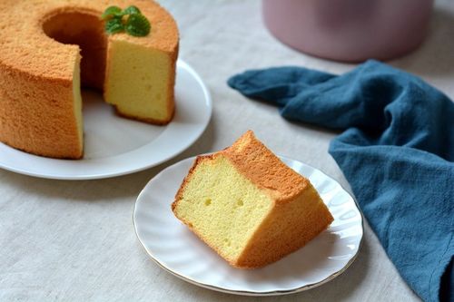 150G Delicious Sweet And Salty Chiffon Cake With Certificate Halal MOQ 10CTN