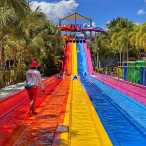 Quality Commercial Water Park Slide with 6-10mm Thickness Fiberglass for 5-10 Passengers and 100-500kg Capacity for sale