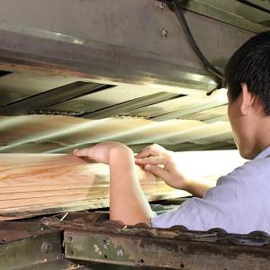 OEM Natural Mahogany Wood Veneer Straight Figured Grain 2500-3100MM For Door