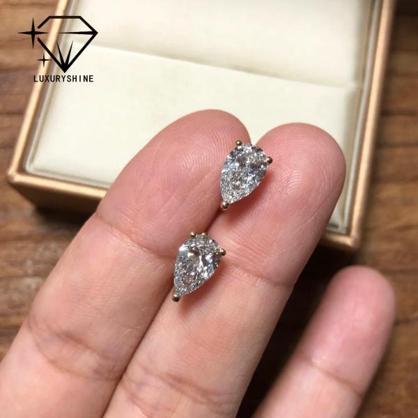 18K Gold Pear Cut Lab Grown Diamond Stud Earrings VVS-VS Clarity