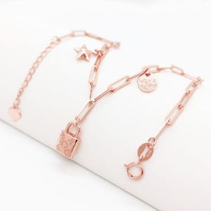 Dainty 18kt Yellow Gold Necklace with Mini Pendant