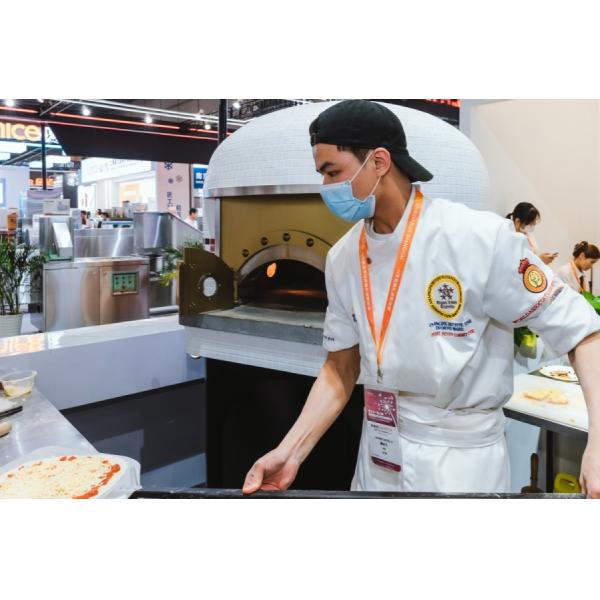 Commercial Teppanyaki Grill Table with 500*400mm Cooking Size 50-300℃ Temperature Range and 5KW Power for Restaurants and Hotels