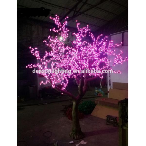 montaje de luz del arbol del led