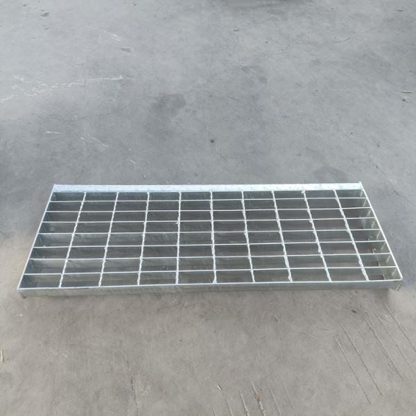 Buy Welded Type Metal Stair Tread Grating With Steel Checker Plate Residential Grating at wholesale prices
