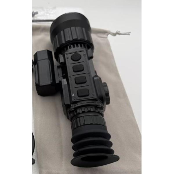 Thermal Imaging Monocular with 6V Operating Voltage 12 μm Pixel Center Distance