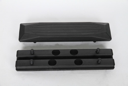 M20 Bolt Size Rubber Track Shoes , Undercarriage Rubber Track Pads For Excavators