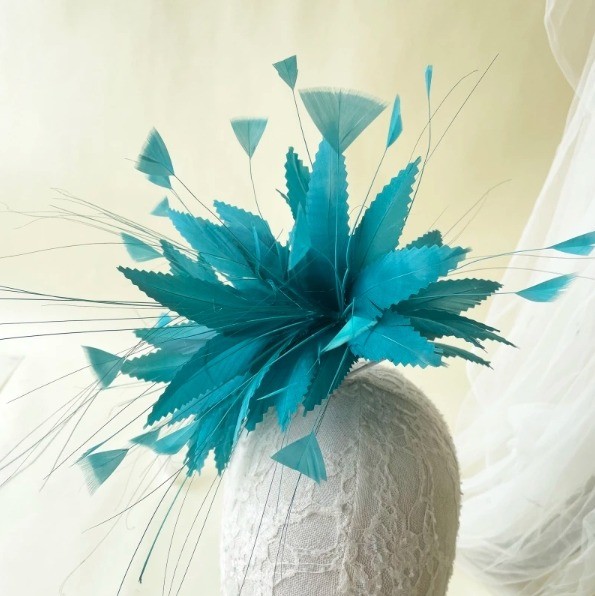 15*15 cm Dyed Stripped Goose Feather Flower Mount with Wire Accessory Pattern