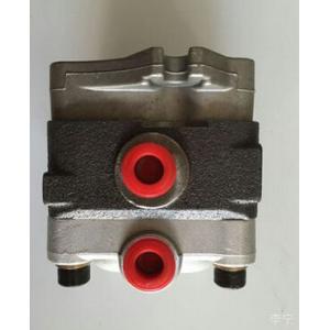 Nachi PVD-00B-15 hydraulic gear pump /Pilot pump