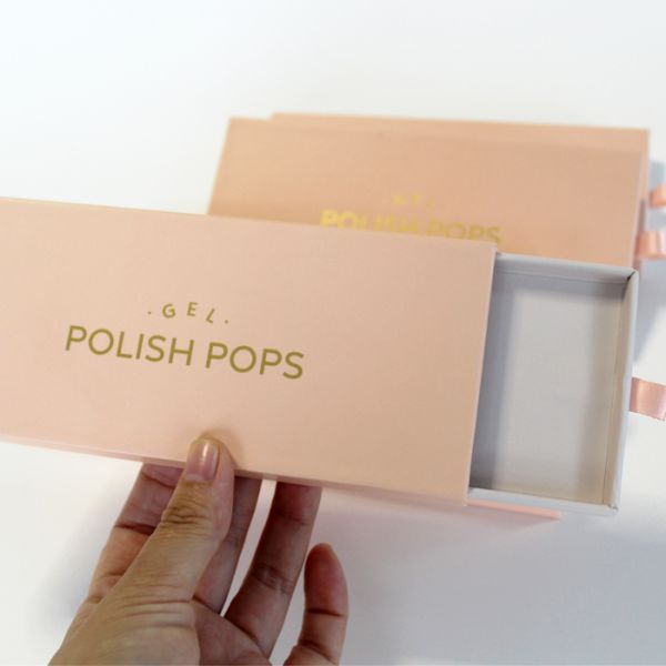 Luxury Press on Nails Packaging Box with Glossy Lamination UV Coating and Varnishing for Beauty Manicure False Nails