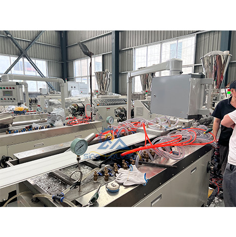 Siemens Motor WPC PVC Wall And Ceiling Panel Extrusion Machine
