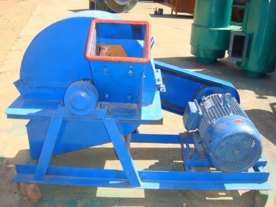 Buy 22kw Branches Wood Sawdust Crusher Shaving Wood Chipping Machine at wholesale prices
