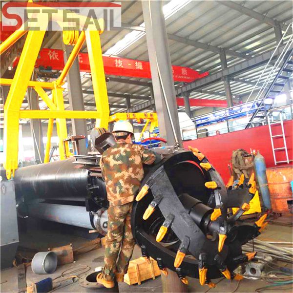 Siemens PLC System QHCST-26 Fully Automatic Cutter Suction Mud Dredger for River Sand