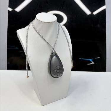 Compact 96*56*33mm Wearable Air Purifier with ABS Material and Rechargeable