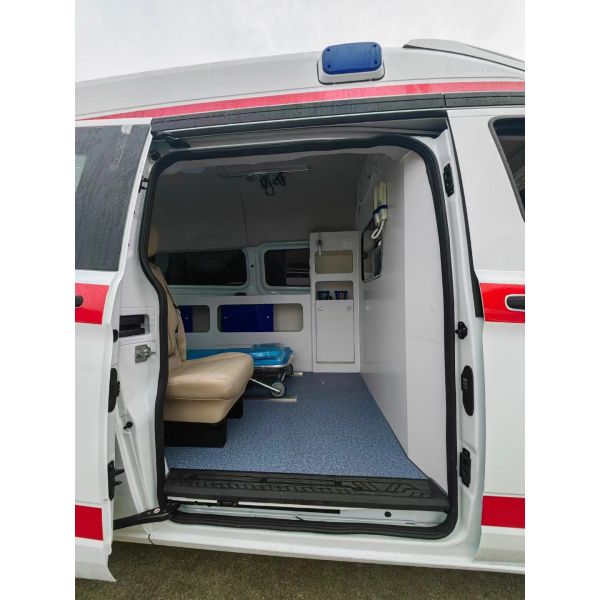 High Quality Portable Medical Equipment Intensive Care Ambulances Equipped With Ventilators