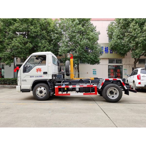 Hook Arm Lifting Garbage Truck with Flexible Customization