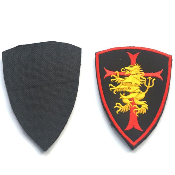 China Multi - Colors Custom Cloth Badges Iron On / Adhesive Backing Embroidered Technic on sale China Multi - Colors Custom Cloth Badges Iron On / Adhesive Backing Embroidered Technic on sale
