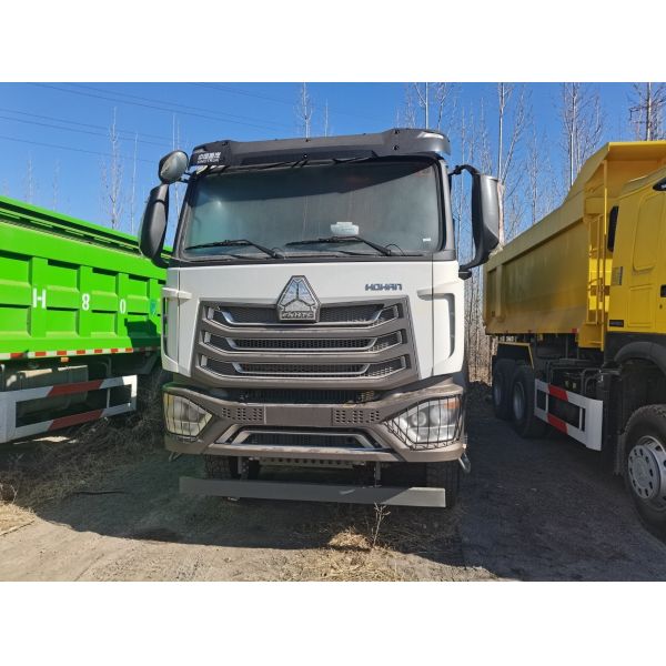 Tubeless Tire Design Sinotruk Used HOWO 8X4 Dumper Tipper Trucks with Customized