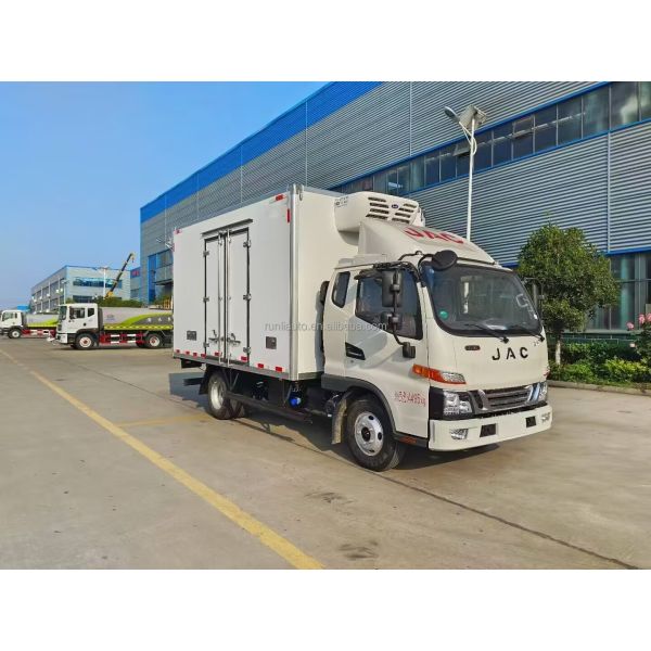 China Factory Customized JAC V5 Refrigerator Truck Freezer Food Meat Transport Container Box Refrigerated Truck