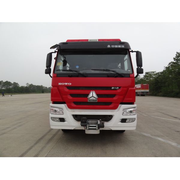 Buy HOWO 4X2 Rescue Engine Fire Truck High Capacity With 5 Ton Crane at wholesale prices